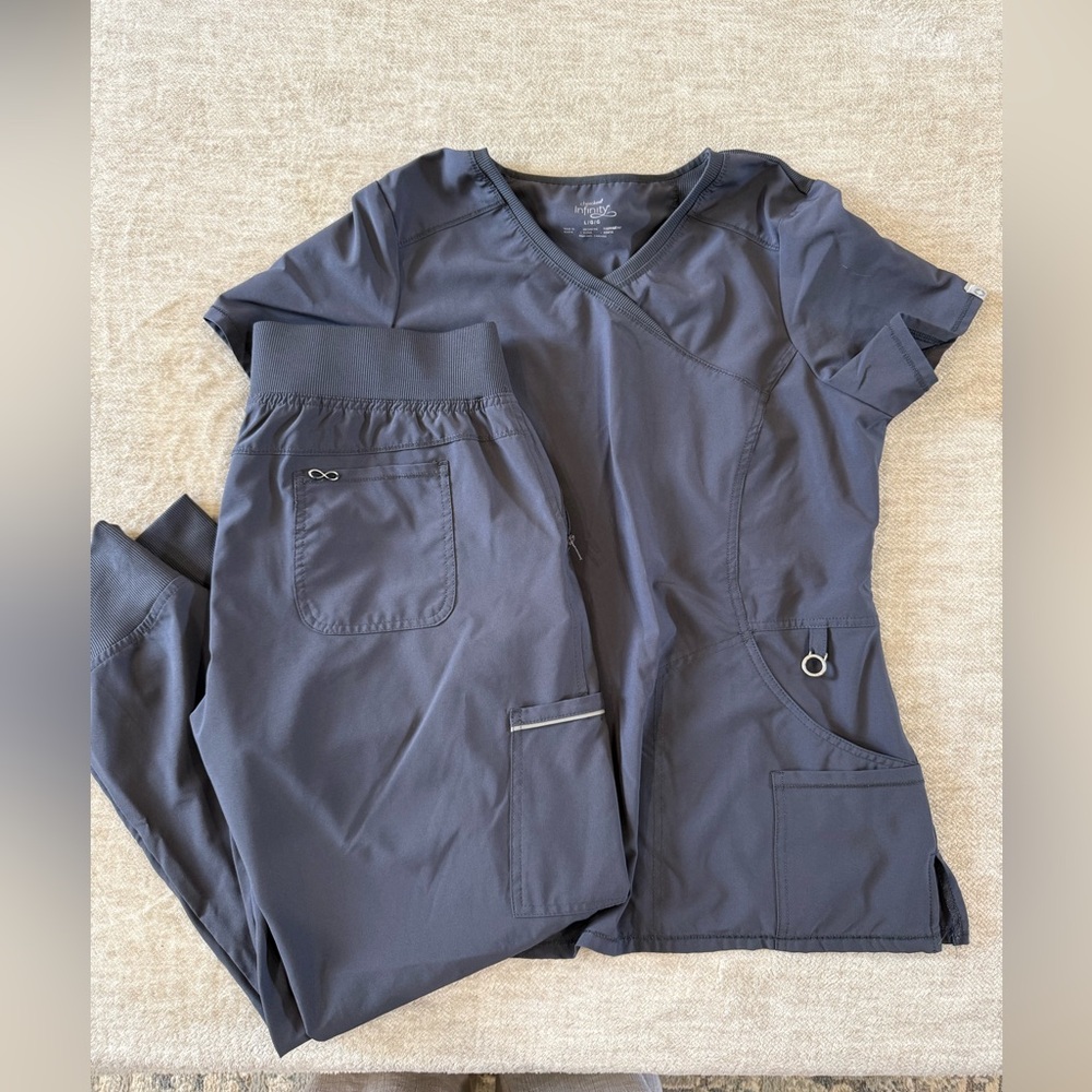Women’s Cherokee Infinity Scrub set. Large Top and Bottom